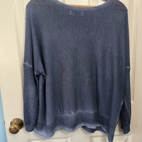 Bella Amore Made in Italy oversized Blue top with Distressing and Embellishments - Picture 5 of 9